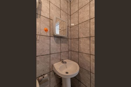 Banheiro de casa para alugar com 1 quarto, 60m² em Vila Ré, São Paulo