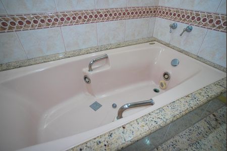 Casa para alugar com 475m², 6 quartos e 7 vagasBanheiro da Suíte