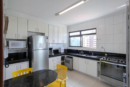 Apartamento à venda com 364m², 4 quartos e 4 vagasCozinha