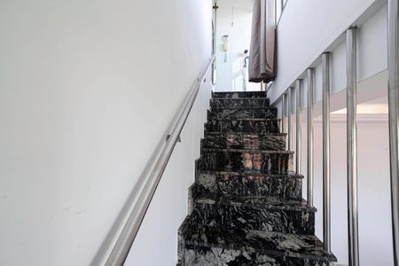 Apartamento à venda com 364m², 4 quartos e 4 vagasEscada