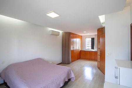 Apartamento à venda com 364m², 4 quartos e 4 vagasSuíte 3