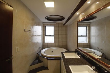 Apartamento para alugar com 261m², 4 quartos e 2 vagasBanheiro da Suíte 1