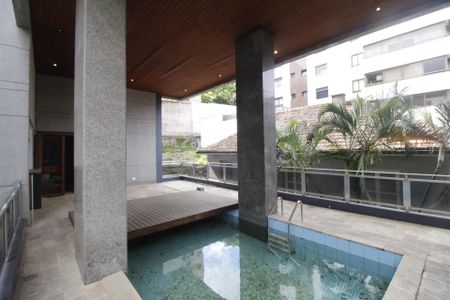 Apartamento para alugar com 261m², 4 quartos e 2 vagasPiscina