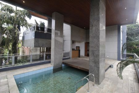 Apartamento para alugar com 261m², 4 quartos e 2 vagasPiscina