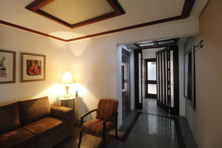 Apartamento para alugar com 261m², 4 quartos e 2 vagasHall social