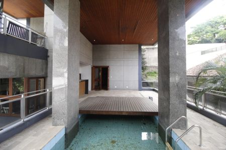 Apartamento para alugar com 261m², 4 quartos e 2 vagasPiscina
