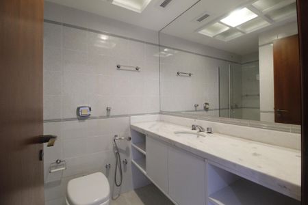 Apartamento para alugar com 261m², 4 quartos e 2 vagasBanheiro da Suíte 3