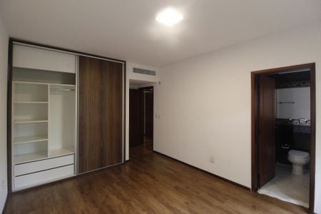 Apartamento para alugar com 261m², 4 quartos e 2 vagasSuíte 2