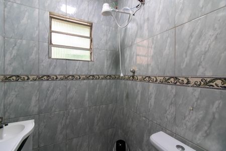 Casa à venda com 175m², 3 quartos e 3 vagas Casa à venda com 175m², 3 quartos e 3 vagasCasa 2 - Banheiro