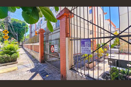 Apartamento à venda com 40m², 2 quartos e 1 vagaFachada e portaria com placa