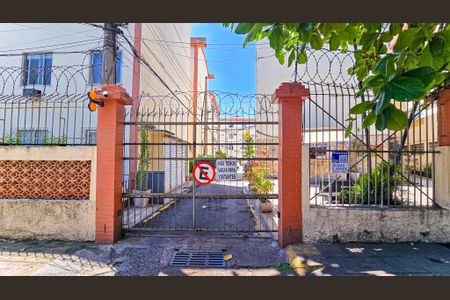 Apartamento à venda com 40m², 2 quartos e 1 vagaFachada e portaria com placa