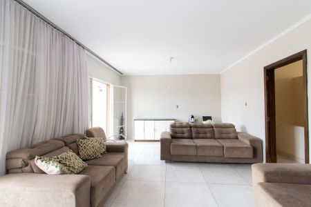 Casa à venda com 190m², 3 quartos e 4 vagasSala