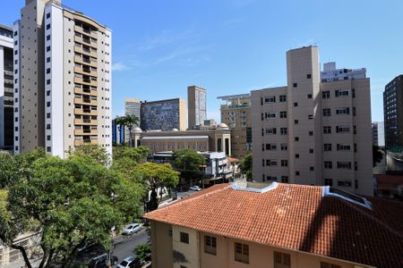 Vista da Sala de apartamento à venda com 4 quartos, 135m² em Lourdes, Belo Horizonte