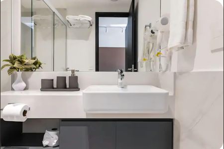 Banheiro de kitnet/studio à venda com 1 quarto, 32m² em Jardins, São Paulo