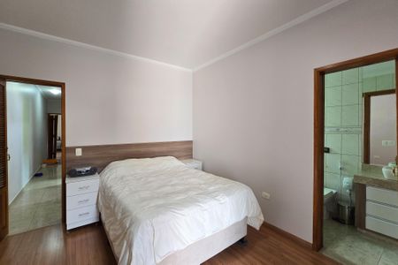 Casa à venda com 223m², 3 quartos e 2 vagasSuíte