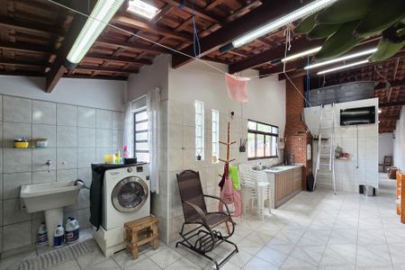 Casa à venda com 223m², 3 quartos e 2 vagasÁrea de Serviço