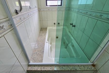 Casa à venda com 223m², 3 quartos e 2 vagasBanheiro da Suíte