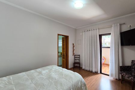 Casa à venda com 223m², 3 quartos e 2 vagasSuíte