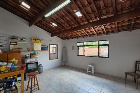 Casa à venda com 223m², 3 quartos e 2 vagasSótão