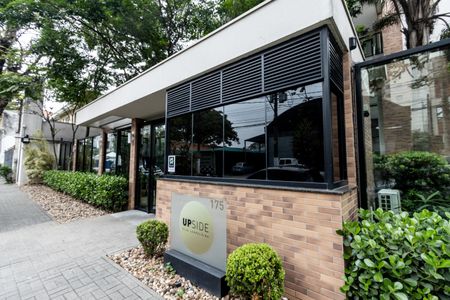 Apartamento para alugar com 65m², 1 quarto e 2 vagas Apartamento para alugar com 65m², 1 quarto e 2 vagasFachada