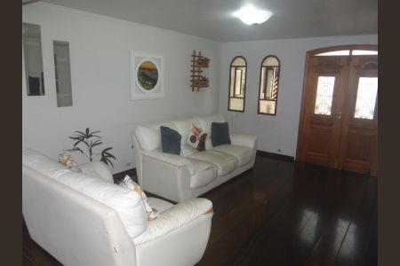 Sala de casa para alugar com 4 quartos, 128m² em Jardim Rizzo, São Paulo