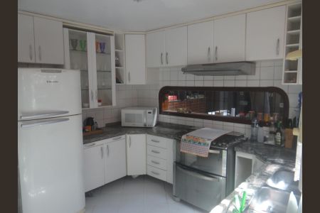 Cozinha de casa para alugar com 4 quartos, 128m² em Jardim Rizzo, São Paulo