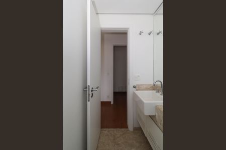 Apartamento à venda com 215m², 3 quartos e 4 vagasBanheiro da Suíte 2