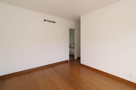 Apartamento à venda com 215m², 3 quartos e 4 vagasSuíte