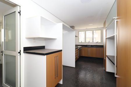 Apartamento à venda com 215m², 3 quartos e 4 vagasCozinha