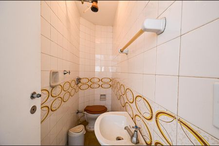 Apartamento para alugar com 143m², 3 quartos e 2 vagas Apartamento para alugar com 143m², 3 quartos e 2 vagasBanheiro de Serviço