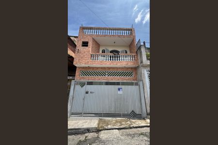 Casa à venda com 102m², 3 quartos e 1 vaga Casa à venda com 102m², 3 quartos e 1 vagaFachada
