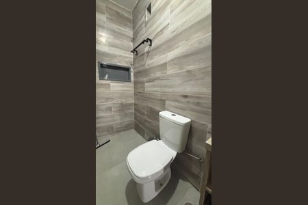 Casa à venda com 102m², 3 quartos e 1 vaga Casa à venda com 102m², 3 quartos e 1 vagaBanheiro