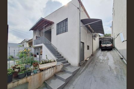 Casa à venda com 191m², 2 quartos e 3 vagas Casa à venda com 191m², 2 quartos e 3 vagasEntrada