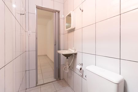 Banheiro da Suíte de casa para alugar com 1 quarto, 40m² em Vila Liviero, São Paulo