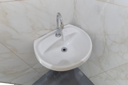 Studio para alugar com 35m², 1 quarto e sem vaga Studio para alugar com 35m², 1 quarto e sem vagaBanheiro Social