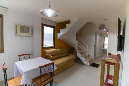 Sala de apartamento à venda com 2 quartos, 100m² em Camboinhas, Niterói