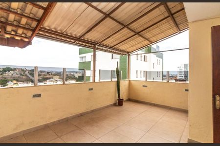 Apartamento à venda com 150m², 4 quartos e 2 vagas Apartamento à venda com 150m², 4 quartos e 2 vagasTerraço