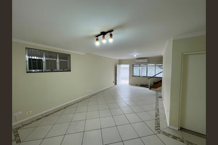 Casa para alugar com 3 quartos, 260m² em Vila Cordeiro, São Paulo