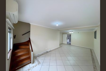 Casa para alugar com 3 quartos, 260m² em Vila Cordeiro, São Paulo