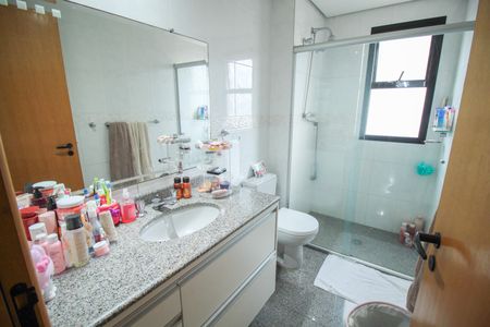 Apartamento à venda com 120m², 3 quartos e 3 vagas Apartamento à venda com 120m², 3 quartos e 3 vagasBanheiro Social