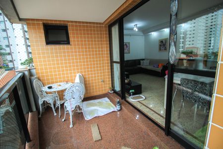 Apartamento à venda com 120m², 3 quartos e 3 vagas Apartamento à venda com 120m², 3 quartos e 3 vagasVaranda