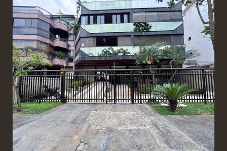 Apartamento à venda com 130m², 3 quartos e 3 vagasFachada