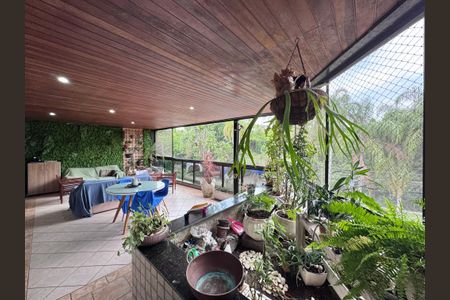 Apartamento à venda com 130m², 3 quartos e 3 vagasVaranda