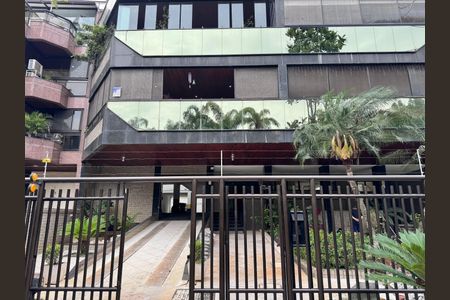 Apartamento à venda com 130m², 3 quartos e 3 vagasFachada