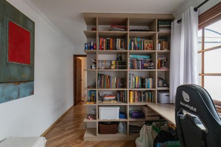 Casa à venda com 125m², 4 quartos e 4 vagas Casa à venda com 125m², 4 quartos e 4 vagasEscritório