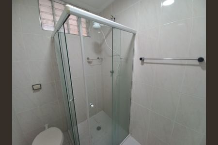 Banheiro de apartamento para alugar com 1 quarto, 77m² em Centro, São Vicente