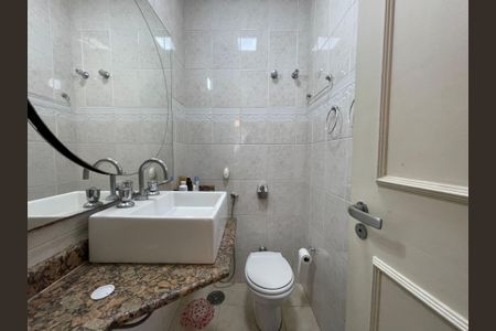 Casa à venda com 173m², 5 quartos e 4 vagasBanheiro 2