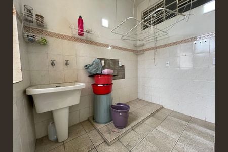 Casa à venda com 173m², 5 quartos e 4 vagasÁrea de Serviço