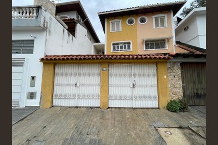 Casa à venda com 173m², 5 quartos e 4 vagasFachada rua 2