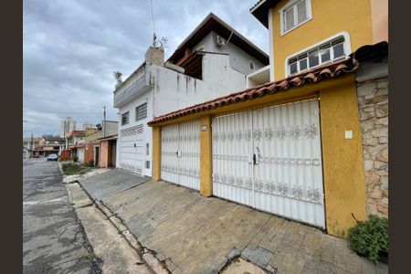 Casa à venda com 173m², 5 quartos e 4 vagasFachada rua 2